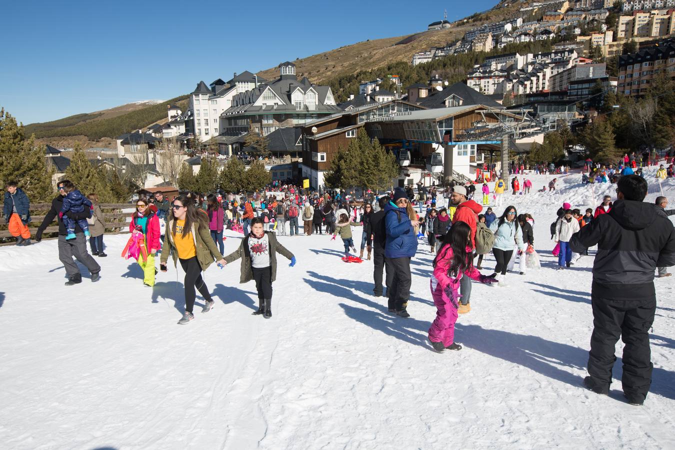 La estación de esquí de Sierra Nevada se encuentra cerrada este sábado por la huelga convocada por los trabajadores del servicios de remontes