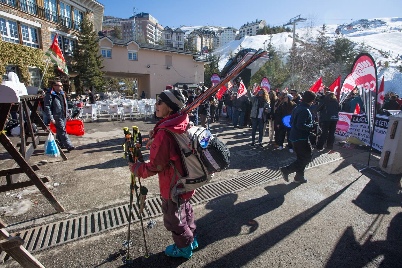 La estación de esquí de Sierra Nevada se encuentra cerrada este sábado por la huelga convocada por los trabajadores del servicios de remontes