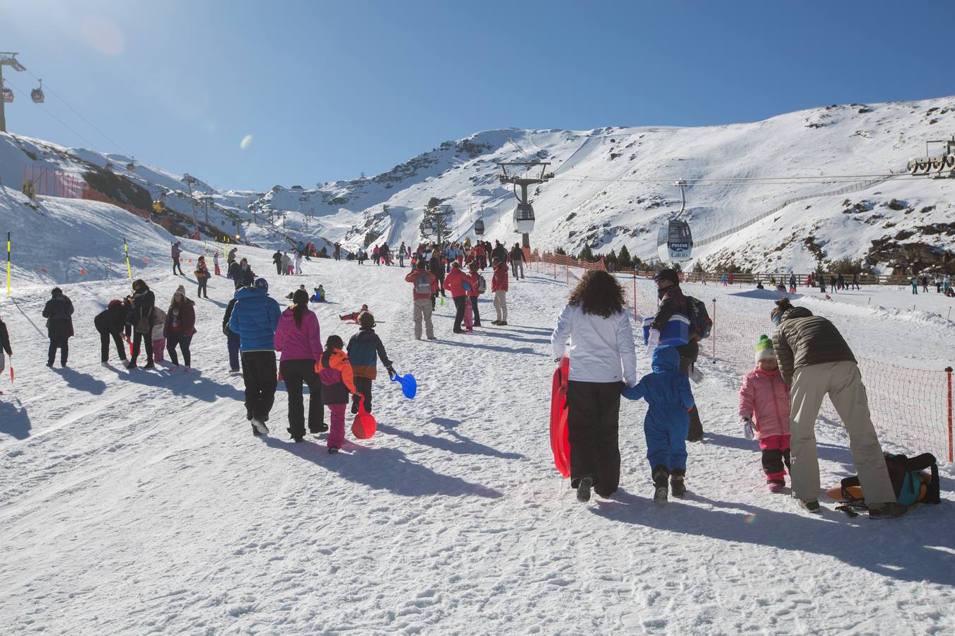 La estación de esquí de Sierra Nevada se encuentra cerrada este sábado por la huelga convocada por los trabajadores del servicios de remontes