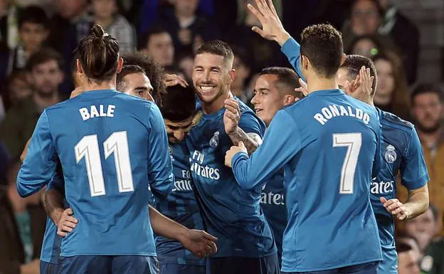 El Real Madrid festeja uno de los goles de Marco Asensio. 