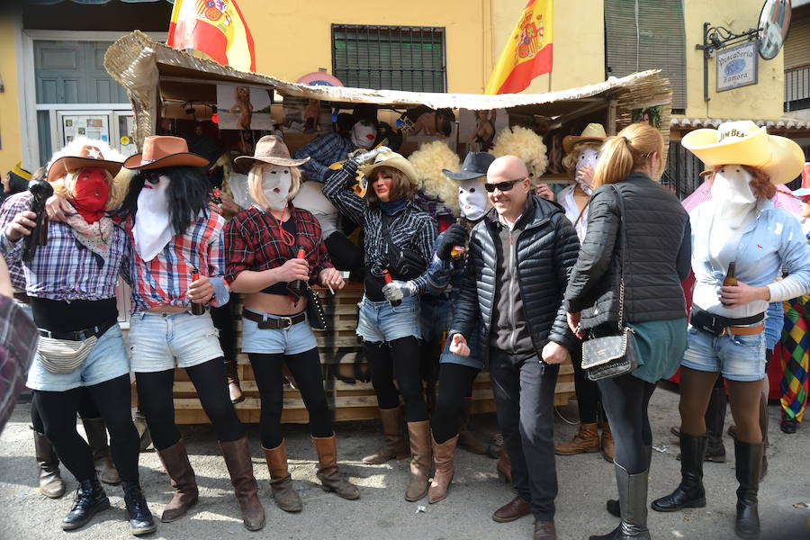 Afortunadamente los pronósticos no se cumplieron y el buen tiempo hizo que los alhameños y visitantes pudieran despedir el Carnaval 2018 con un estupendo ambiente