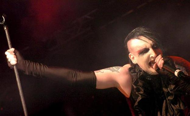 La última 'guarrada' de Marilyn Manson indigna a las redes