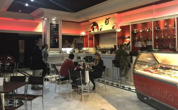 La cafetería de moda en Granada que triunfa en el Neptuno: ¿cuál es su  secreto? | Ideal