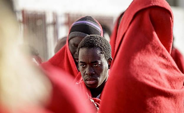 Rescatados en buen estado los 23 migrantes subsaharianos rescatados en el mar de Alborán