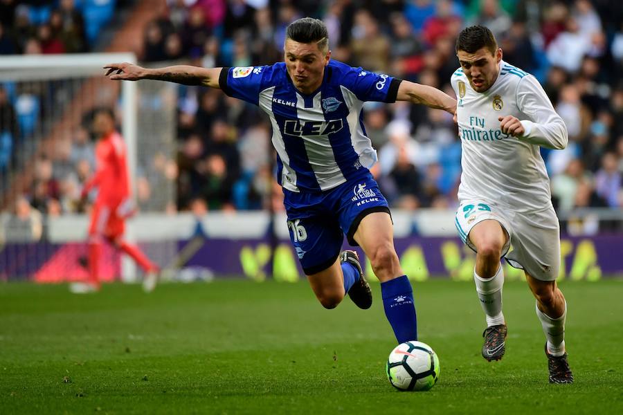 El conjunto de Zinedine Zidane logró su cuarta victoria consecutiva en Liga tras imponerse al cuadro babazorro con un doblete de Cristiano Ronaldo y tantos de Bale y Benzema, este último de penalti. 