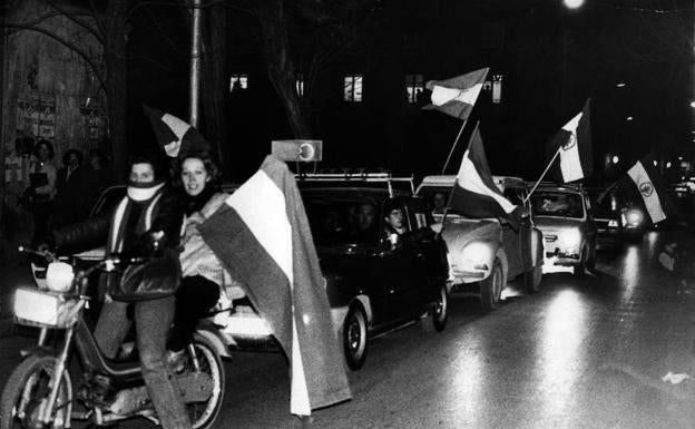 Manifestación de militantes del Partido Andalucista por las calles granadinas para festejar el resultado que ha obtenido en la región en las generales del 79 