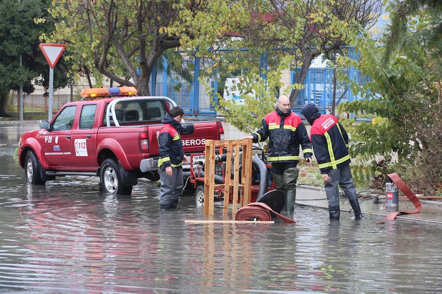 Las últimas precipitaciones han anegado la zona cercana al polígono de Alborán en Motril 