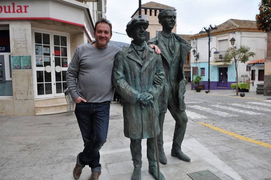 Dedican dos esculturas en bronce a García Lorca y Manuel de Falla