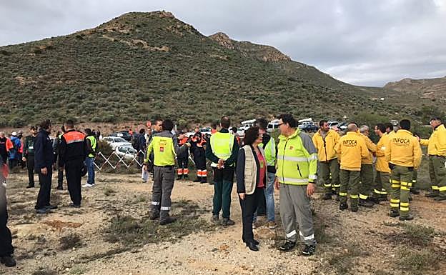 Personal voluntario y de emergencias que integra la búsqueda de Gabriel en Níjar.