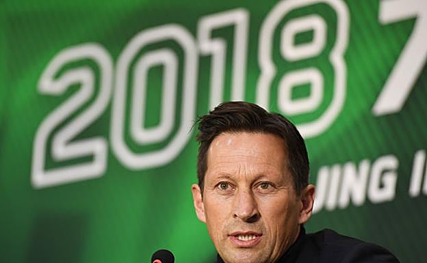 Roger Schmidt, ex entrenador en la Bundesliga y ahora en el Beijing Guoan 