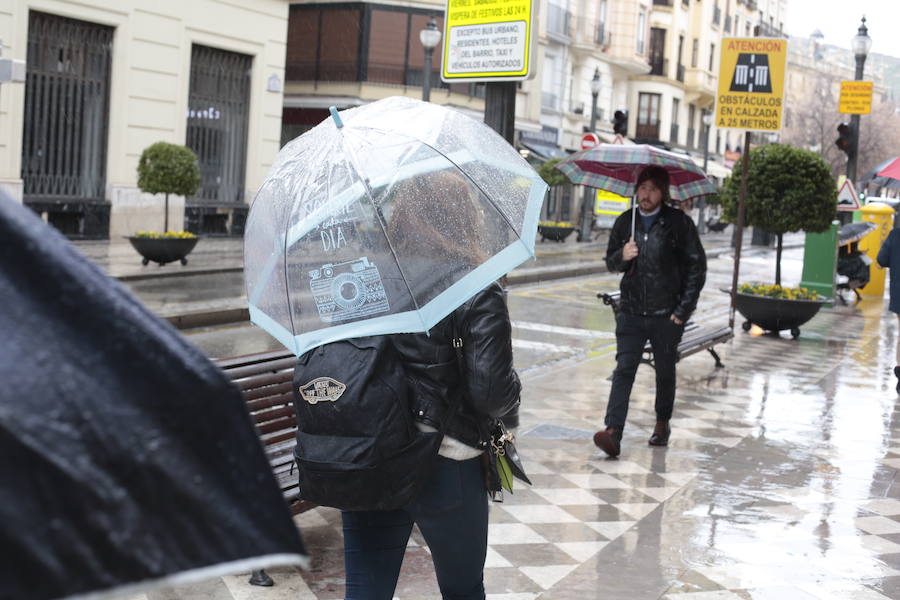 Jornada con abundancia de precipitaciones en la capìtal