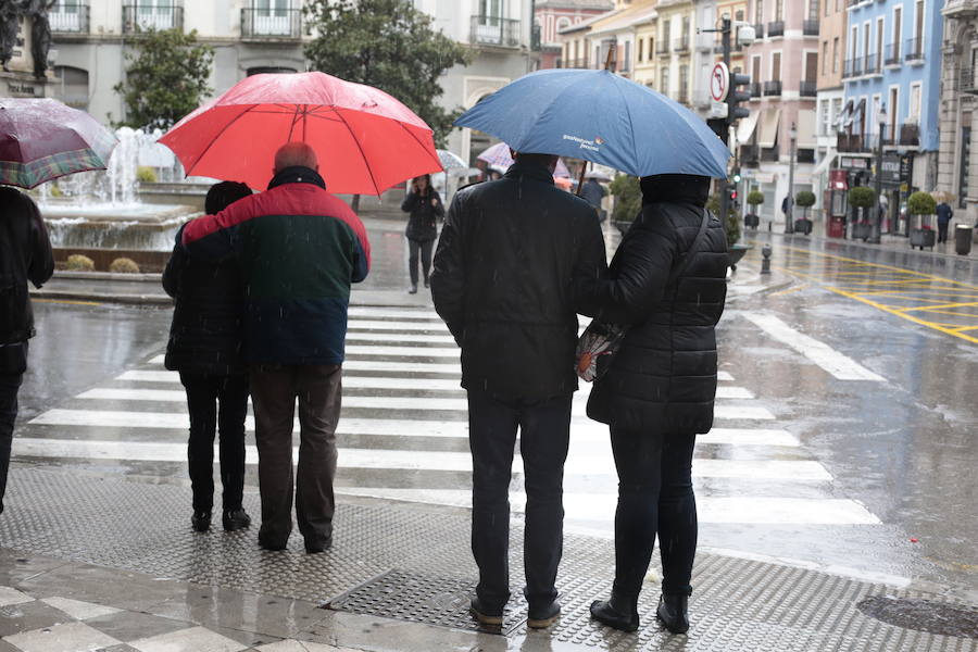 Jornada con abundancia de precipitaciones en la capìtal