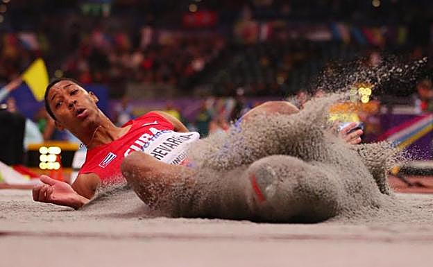 Echevarría durante uno de los saltos.