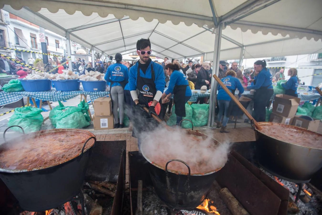 La popular Fiesta de la Asadura se ha celebrado por primera vez en el mes de marzo en lugar de febrero, con el objetivo de fomentar la presencia de turistas en la primera quincena del mes de marzo, y ha contado con unas 2.000 personas a pesar de la lluvia.