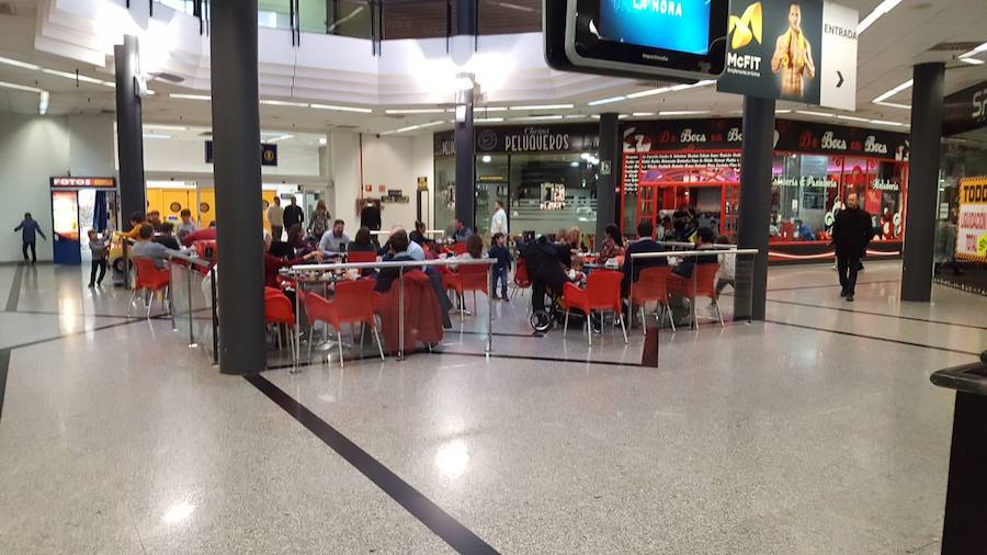 El mal tiempo ha hecho que los granadinos se dirijan al Neptuno, Serrallo y Nevada para pasar una tarde de ocio fuera de sus casas