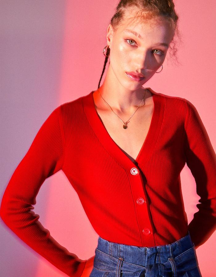 Fotos: La prenda clásica que Stradivarius hace para esta primavera y que se vende por menos de 20 euros