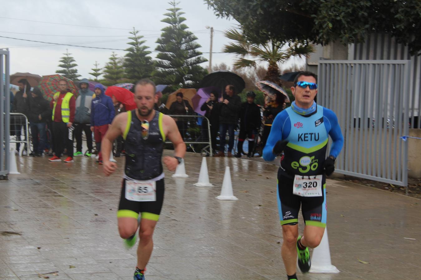 El VII 'Ciudad de Almería' se disputó con la lluvia y el frío como grandes protagonistas