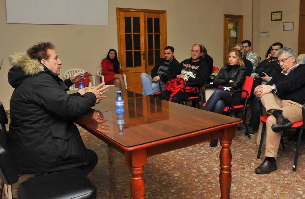 Encuentro con Obús en la Casa del Pueblo