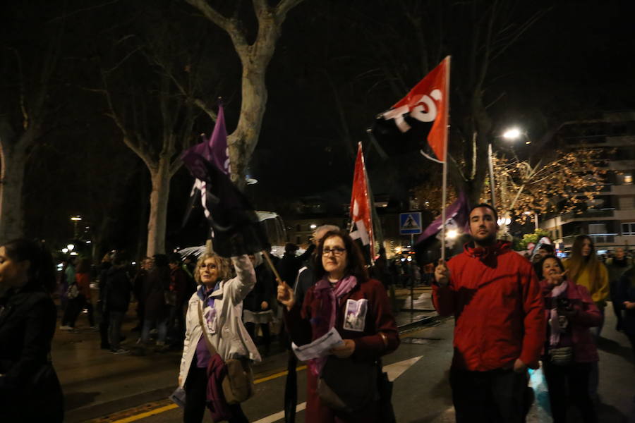 Ha sido una manifestación histórica. Más de 30.000 personas según la Policía Local, hasta 100.000 según las organizadoras. ¿Has estado en la marcha feminista del 8M en Granada? Encuéntrate en las fotos. 