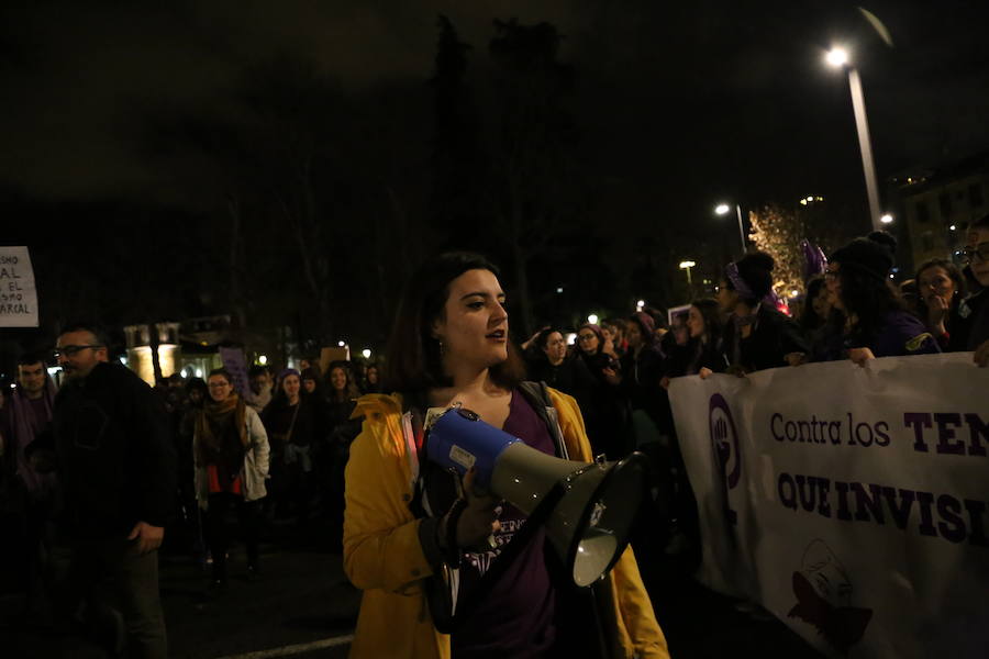 Ha sido una manifestación histórica. Más de 30.000 personas según la Policía Local, hasta 100.000 según las organizadoras. ¿Has estado en la marcha feminista del 8M en Granada? Encuéntrate en las fotos. 