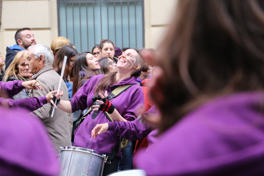 Ha sido una manifestación histórica. Más de 30.000 personas según la Policía Local, hasta 100.000 según las organizadoras. ¿Has estado en la marcha feminista del 8M en Granada? Encuéntrate en las fotos. 