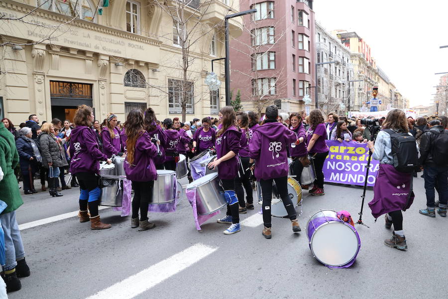 Ha sido una manifestación histórica. Más de 30.000 personas según la Policía Local, hasta 100.000 según las organizadoras. ¿Has estado en la marcha feminista del 8M en Granada? Encuéntrate en las fotos. 