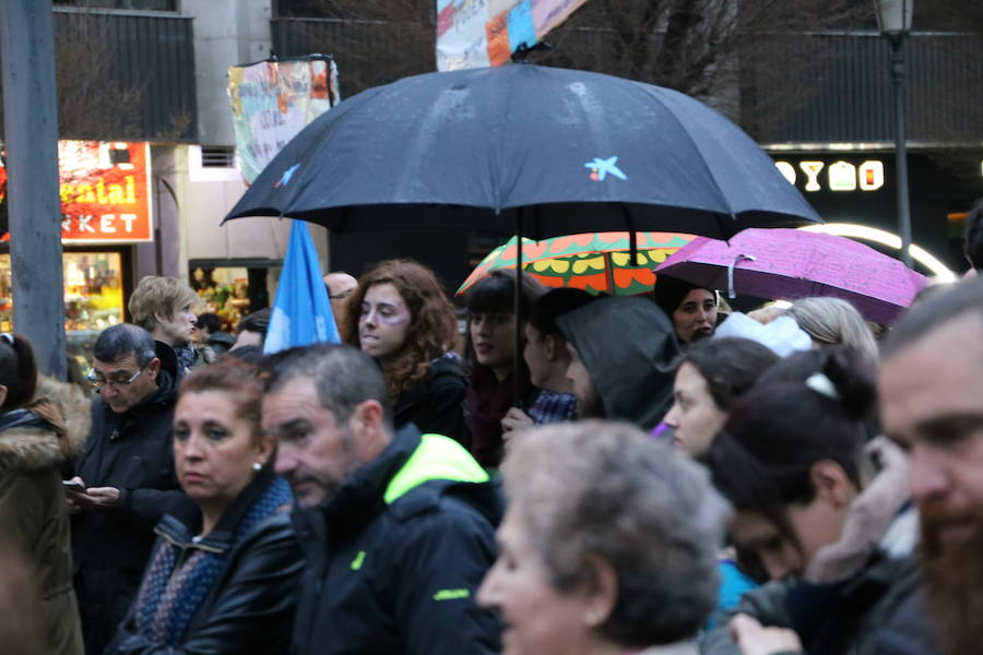 Ha sido una manifestación histórica. Más de 30.000 personas según la Policía Local, hasta 100.000 según las organizadoras. ¿Has estado en la marcha feminista del 8M en Granada? Encuéntrate en las fotos. 