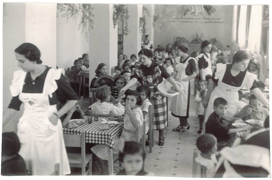 Comedor escolar en la posguerra civil en Granada. 