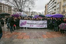 Concentración de mujeres periodistas por la igualdad en Granada