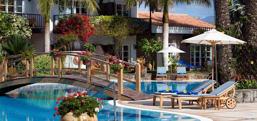 El hotel Seaside Grand Hotel Residencia, un establecimiento cinco estrellas de Gran Lujo, situado en Gran Canaria, fue galardonado con el premio al mejor hotel del mundo en base a las opiniones y experiencias de los clientes. También fue designado como el mejor hotel sostenible