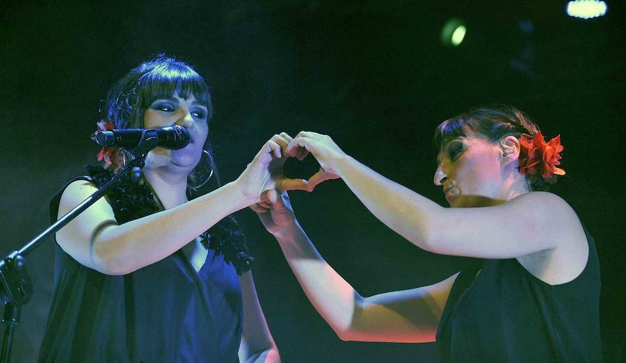 La cantante manchega convirtió su concierto en una fiesta de más de dos horas, con petición de mano incluida