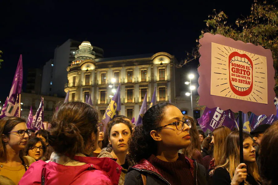 Así transcurrió la manifestación del 8 de Marzo en Almería