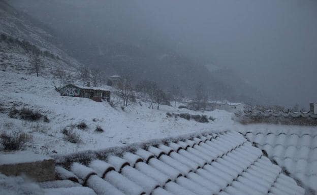 Aviso amarillo este domingo por fuertes rachas de viento y por nieve en Jaén