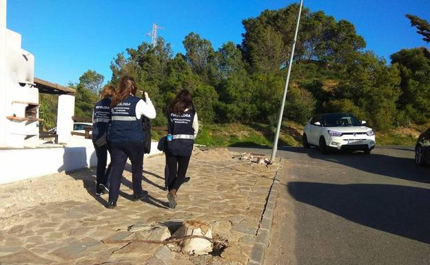 Psicólogos del equipo de Emergencias 112 Andalucía arriban a la pedanía nijareña de Las Hortichuelas para atender a los familiares paternos de Gabriel.