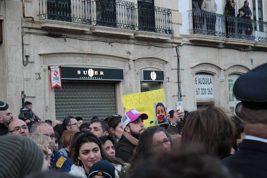 La Puerta de Purchena se volvió a abarrotar, en esta ocasión, para mostrar su dolor y pesar por la muerte de Gabriel Cruz