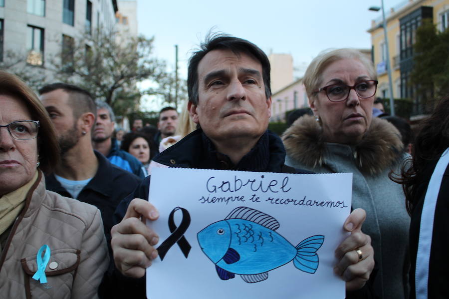 La Puerta de Purchena se volvió a abarrotar, en esta ocasión, para mostrar su dolor y pesar por la muerte de Gabriel Cruz