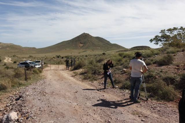 Agentes de la Guardia Civil han recorrido hoy la finca en la que supuestamente ocultó la detenida el cuerpo sin vida del pequeño Gabriel