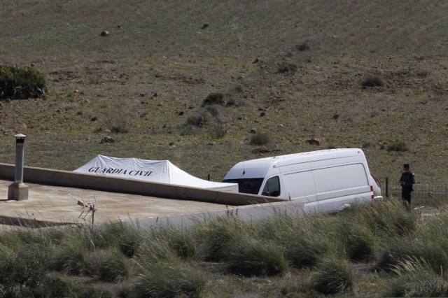 Agentes de la Guardia Civil han recorrido hoy la finca en la que supuestamente ocultó la detenida el cuerpo sin vida del pequeño Gabriel