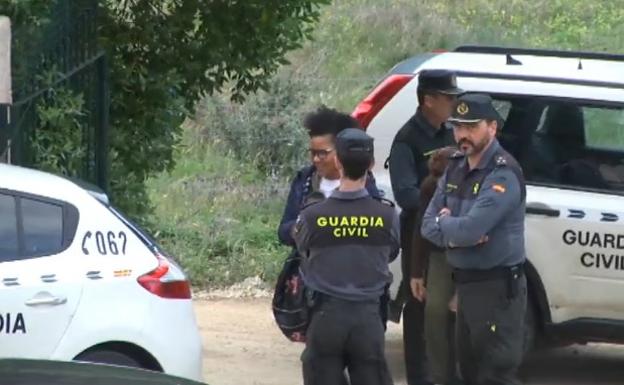 Increpan con gritos de «asesina» a Ana Julia de regreso a la comandancia de la Guardia Civil