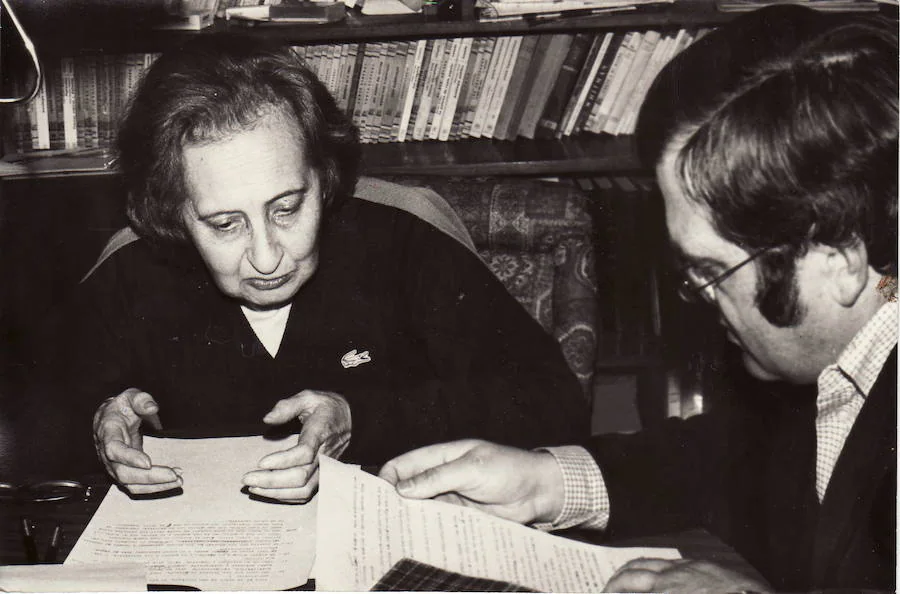  Elena Martín Vivaldi en el transcurso de una entrevista con IDEAL. 1978