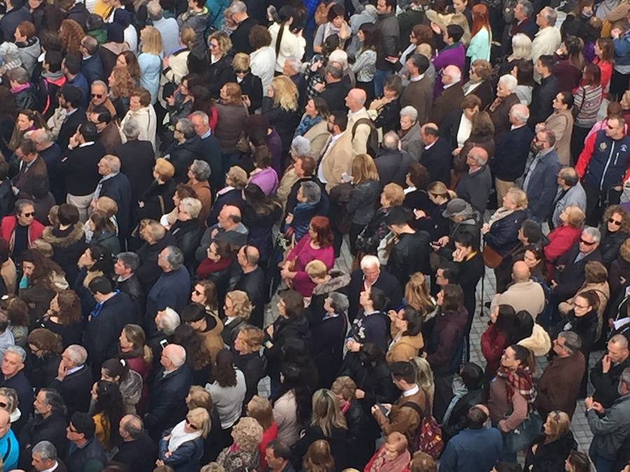 Miles de personas han acudido hasta la plaza de la Catedral 