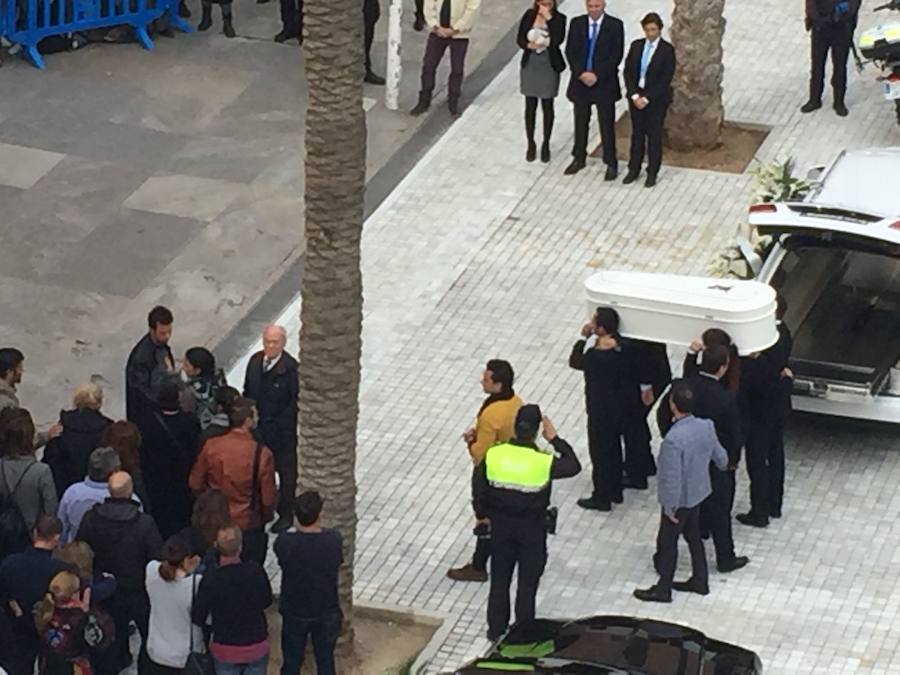 Miles de personas han acudido hasta la plaza de la Catedral 