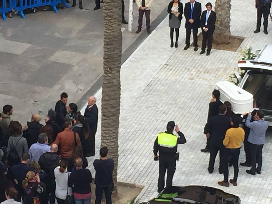 Miles de personas han acudido hasta la plaza de la Catedral 