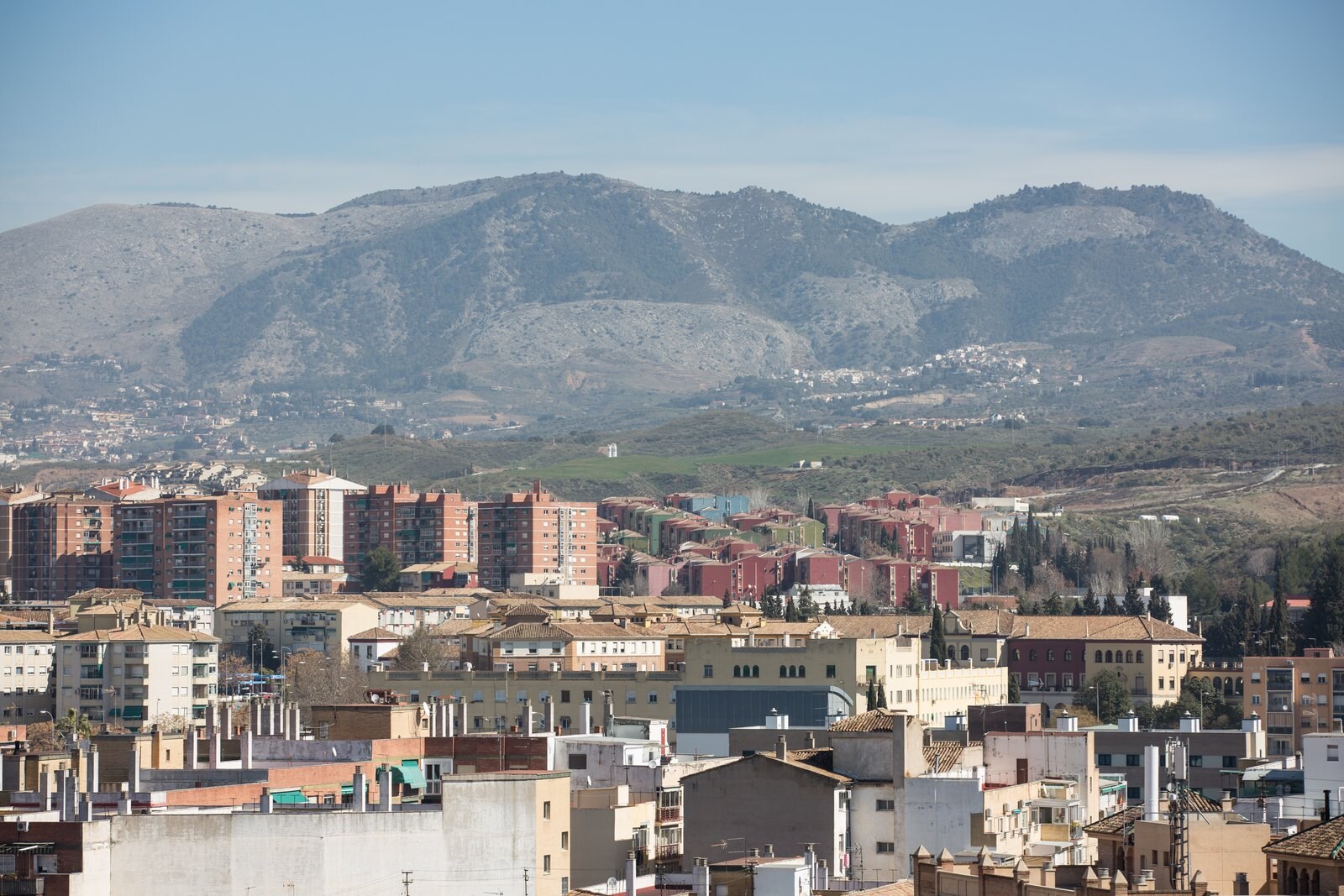 La azotea del hospital Virgen de las Nieves ofrece unas imponentes vistas de buena parte de la ciudad.