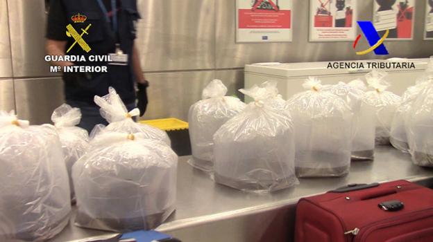 Imagen de 310 kilos de angulas incautadas en el aeropuerto de Madrid. 
