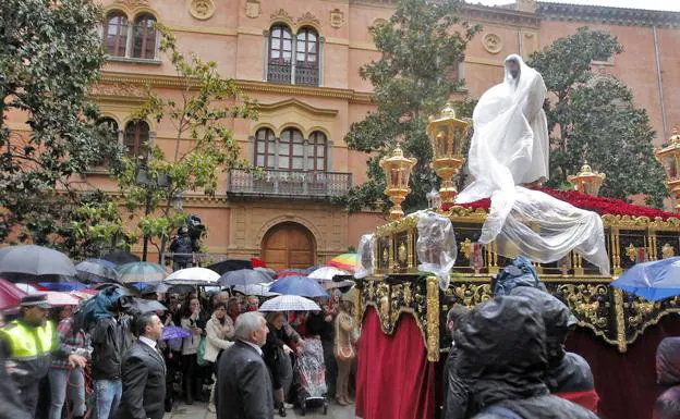 Domingo de Ramos de lluvia en Granada. 