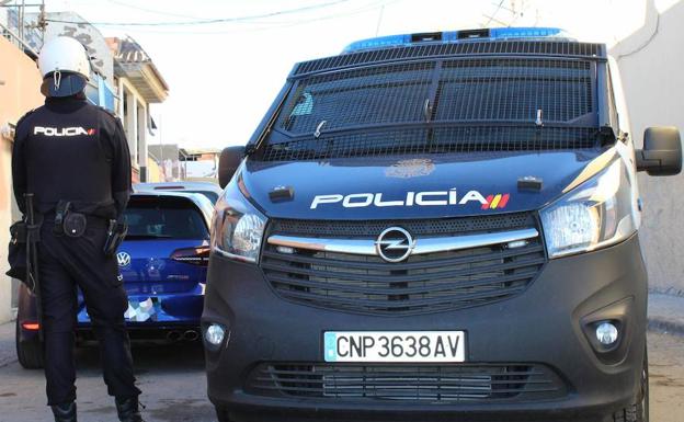 Una riña en un pub de El Ejido acaba con un herido de bala