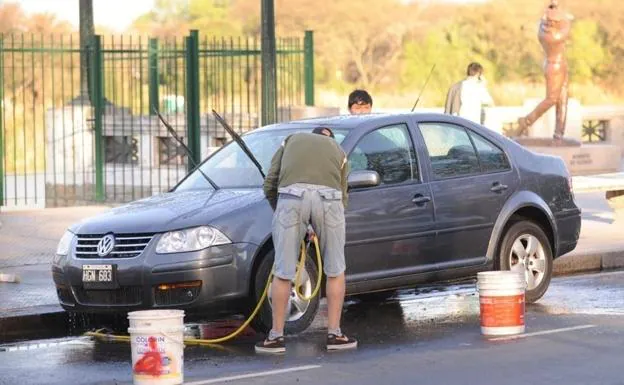 Las 6 multas que te pueden caer sin mover el coche