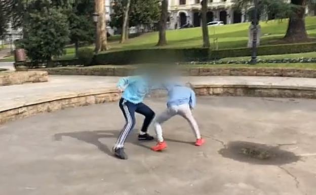 La brutal pelea entre dos menores en un céntrico parque que conmociona a España