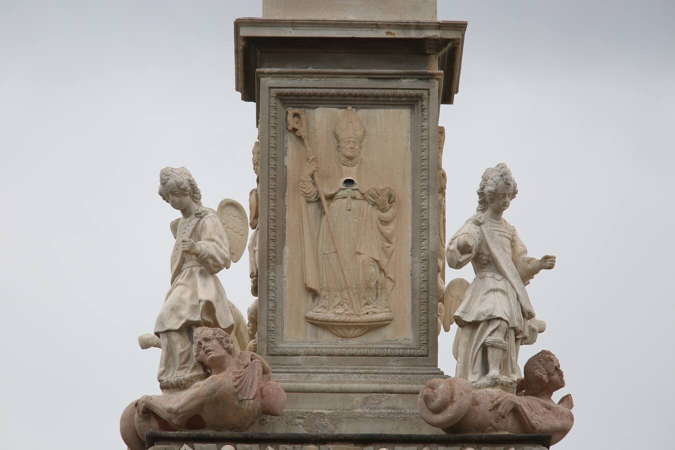 Desde el pasado mes de diciembre la estatua se encontraba tapada con motivo de las actuaciones que se estaban realizando para su mejora